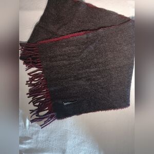 Elegant Gray and Red Scarf